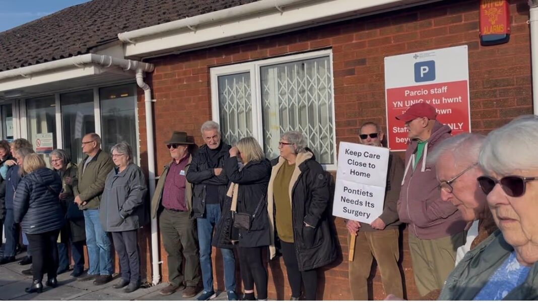 Hundreds Of Residents Attend Events To Show Opposition To Proposal To Close Meddygfa’r Sarn